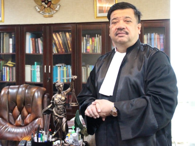 Oleh: Dr. H. Adi Warman, S.H., M.H., M.B.A. Ahli Hukum – Pengamat Politik dan Keamanan.